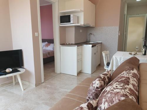 Una cocina o cocineta en Stadjorluk Hladna uvala