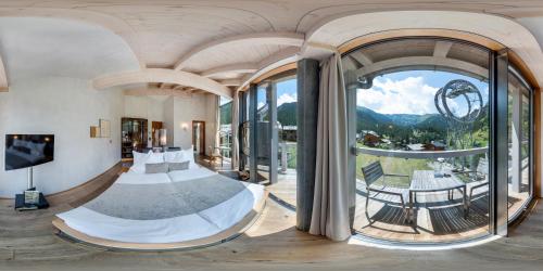 Postel nebo postele na pokoji v ubytování Matterhorn FOCUS Design Hotel