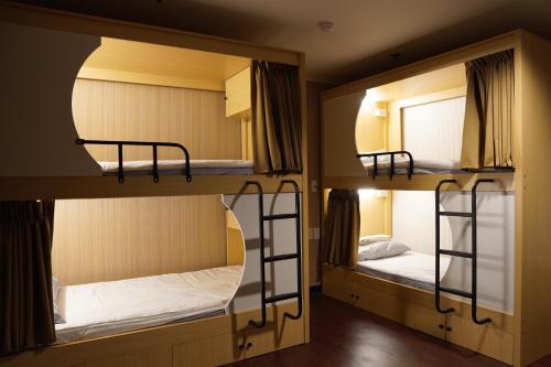 two bunk beds in a hostel room at Hermes Hotel in Hsinchu City