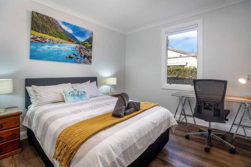 a bedroom with a bed and a desk and a window at Paddington Villa 2 - wi-fi, Netflix in Orange
