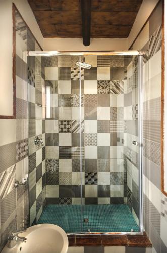 a bathroom with a shower and a sink at B&B La Torretta in Maratea