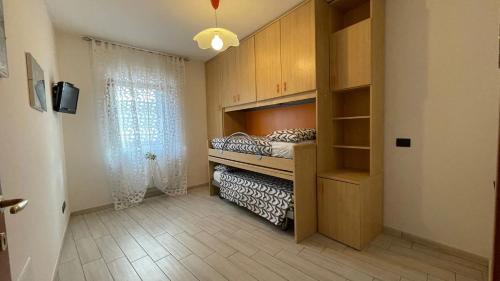 a small bedroom with a bunk bed and a window at Casa Vacanze MarGiu Pater Domus in Goriano Sicoli