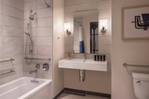 Hyatt Centric Downtown Nashville Image