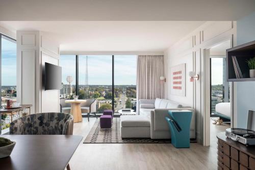 Hyatt Centric Downtown Nashville Image