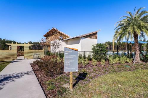 Κήπος έξω από το 632 Palmetto Place - Wildlight home