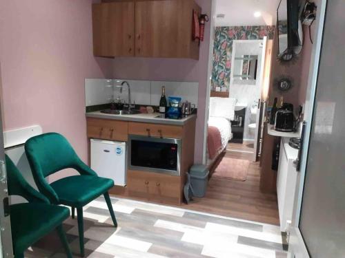 Dapur atau dapur kecil di Fallburn Hideaway