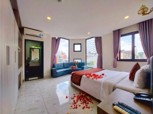 Giường trong phòng chung tại Green Star Hotel