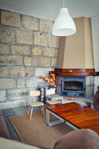 a living room with a brick wall at Estrela do Geres in Geres