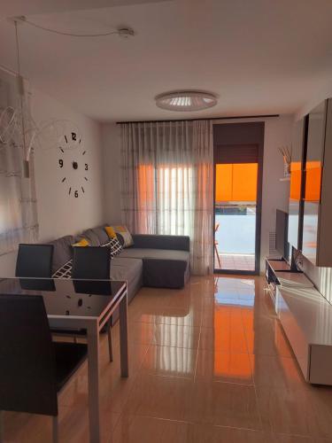 a living room with a couch and a table at Apartamento en Miami Platja - Tarragona in Miami Platja