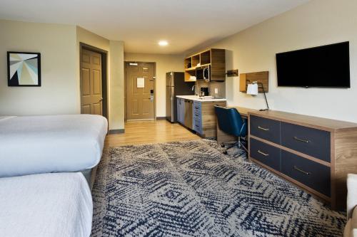 Cucina o angolo cottura di Candlewood Suites Eastchase Park by IHG