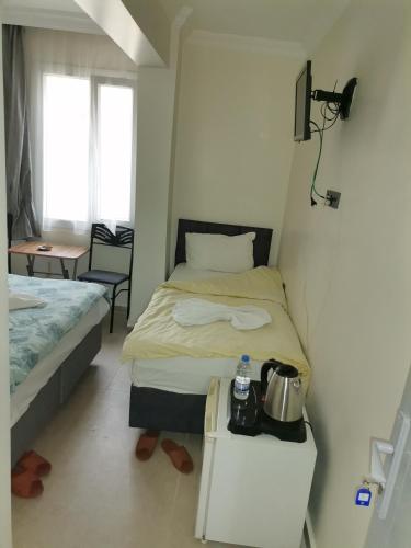 Hotel Resat 객실 침대