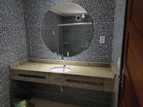 Bilik mandi di Pousada Água de Fuego