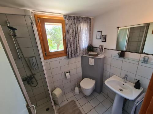 Salle de bains dans l'établissement Ktirakia Studios