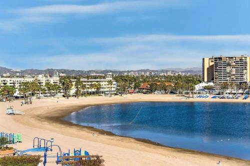 Blue Water Views by Venice Beach TOP Resort Pool
