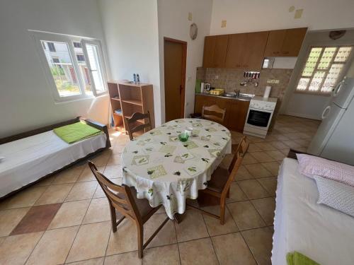 Foto dalla galleria di Apartmani Pavić a Pag