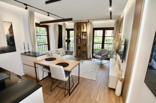 Oleskelutila majoituspaikassa Luxury 2-room apartment in Praga-Północ Port Praski