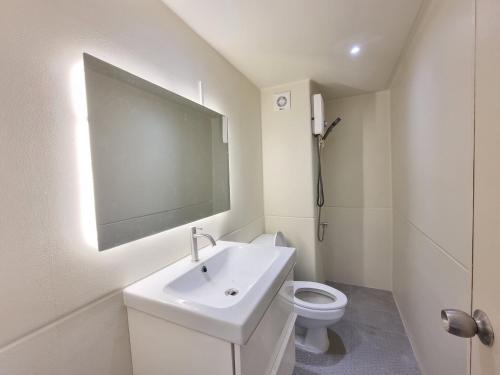 Koupelna v ubytování Better Room ห้องพักรายวัน เมืองทองธานี C5