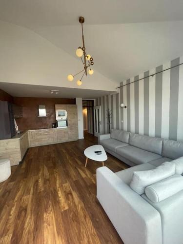 Pleasant apartment with panoramic view tesisinde bir oturma alanı