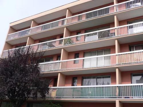 an apartment building with balconies on the side of it at Appartement Nickel et confortable in Rouen