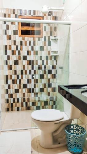a bathroom with a toilet and a sink at POUSADA MAR&ISA 2 in Itaúnas