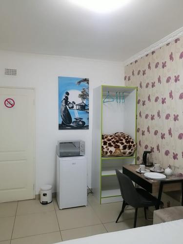 Η κουζίνα ή μικρή κουζίνα στο Pinto City Motel
