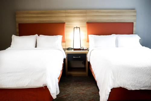Katil atau katil-katil dalam bilik di Candlewood Suites Richmond Airport by IHG