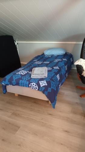 Postel nebo postele na pokoji v ubytování Mukavaa asumista puutalossa