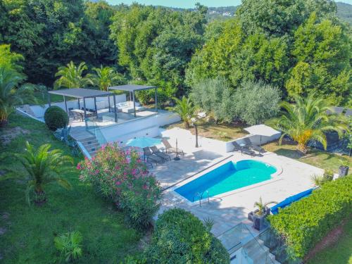 an aerial view of a villa with a swimming pool at Villa Garden Apartment with Pool Opatija in Opatija
