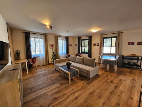 a living room with a couch and a table at Cityappartements Weimar Bauhaus in Weimar