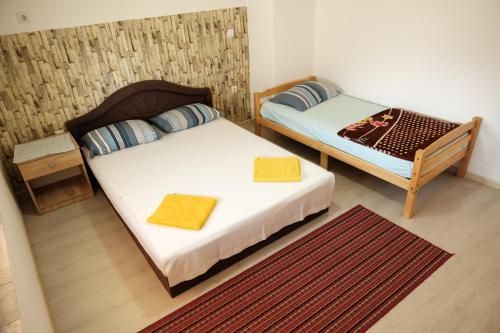 Guesthouse "INES"にあるベッド