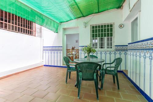 a dining room with a table and chairs at Casas de Poniente in Cehegín
