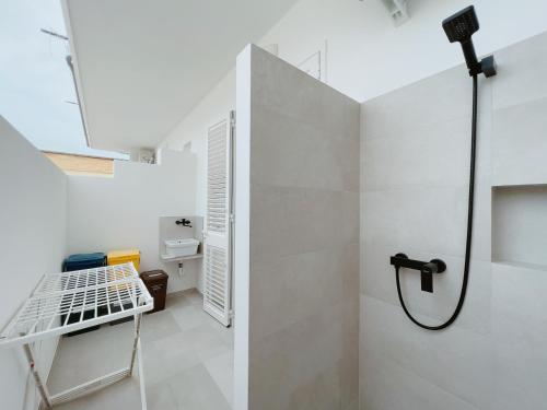 Ένα μπάνιο στο La Casa sulla Spiaggia Torre San Giovanni