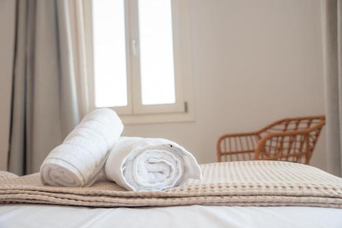 Una cama o camas en una habitación de Daphne's place