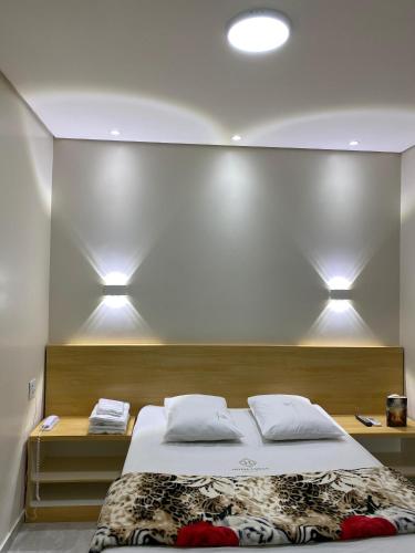 Ένα ή περισσότερα κρεβάτια σε δωμάτιο στο Hotel Urban