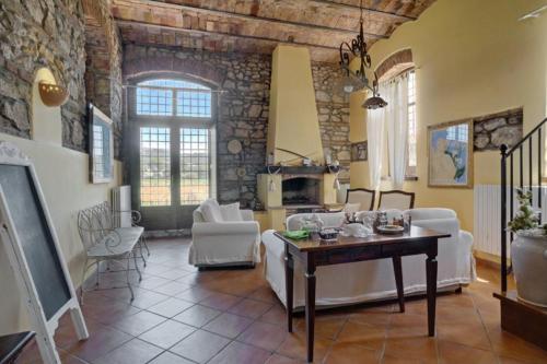 a living room with a couch and a table at B&B Casandrona in San Massimo