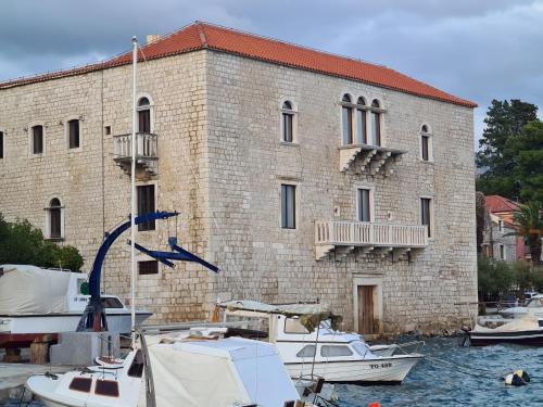 Το κτήριο όπου στεγάζεται  το ξενοδοχείο