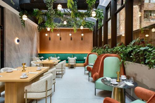 Ruang duduk di Delta Hotels by Marriott New York Times Square