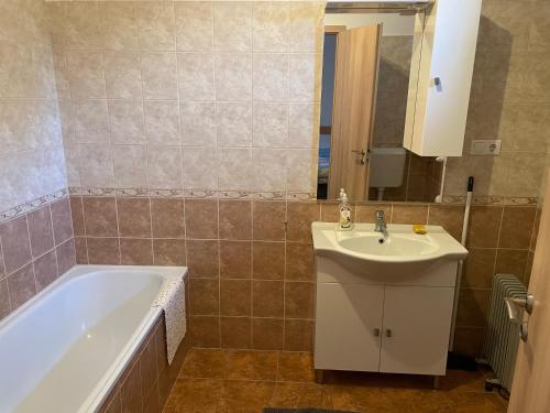 Ένα μπάνιο στο Diófa Apartmanház