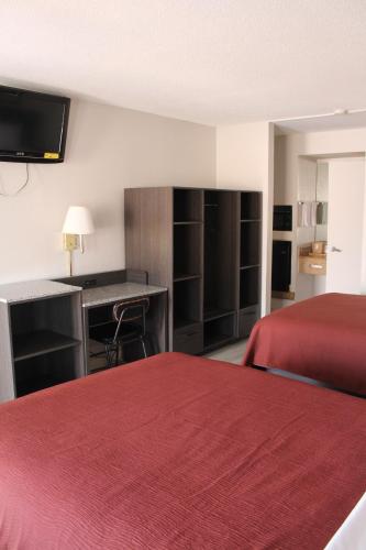 Ένα ή περισσότερα κρεβάτια σε δωμάτιο στο VIP Inn and Suites