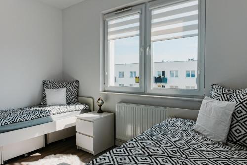 Kama o mga kama sa kuwarto sa Jak u siebie w domu. Apartament w nowej dzielnicy.