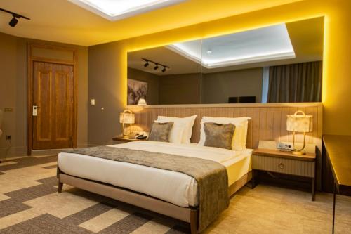 a bedroom with a large bed in a room at Four Mansions Hotel in Kayseri