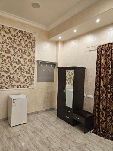 Bathroom sa Dostoevsky Hotel Աղ ու Հաց FOOD COURT