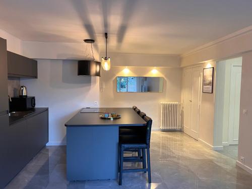 Les Arènes - Cannes centre, Charmant 2 pièces récemment rénové de 45 m2 avec sa terrasse de 10 m2