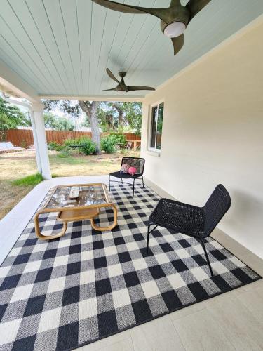 Ruang duduk di GardenHouse @AudubonPark Sleeps 8
