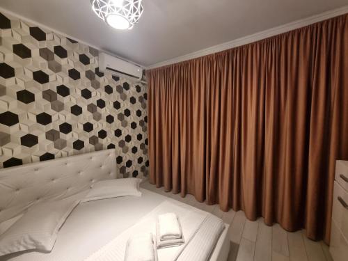 Katil atau katil-katil dalam bilik di Golden Apartment - Militari Residence Bucharest