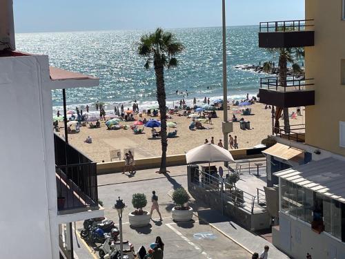 a view of a beach with a crowd of people at Vistas al mar a 10 metros de la Playa de Regla PARKING GRATIS in Chipiona