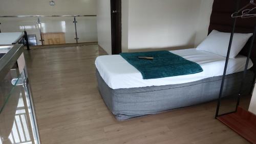 Katil atau katil-katil dalam bilik di Evergreen Suites Baguio Condo Home Loft