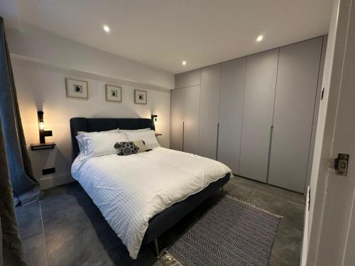 a bedroom with a large bed with a black headboard at Two Bedroom House In Kilburn in London