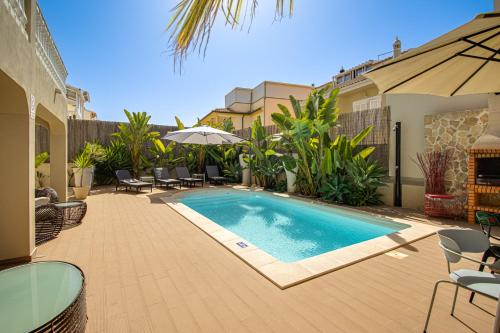 Private Deluxe 3BD Villa Pool Wi-Fi AC BBQ