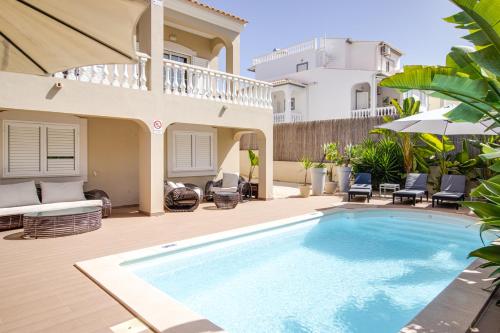 Private Deluxe 3BD Villa Pool Wi-Fi AC BBQ